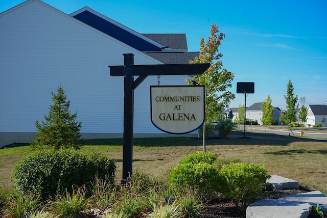 community sign featuring a lawn