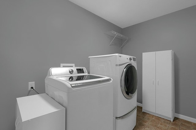 laundry room with washing machine and clothes dryer