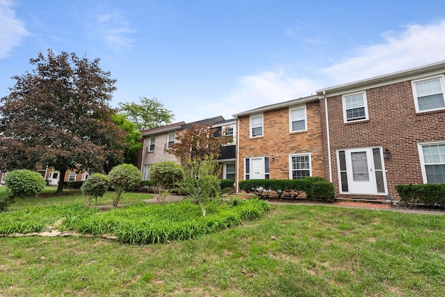 view of front of house featuring a front yard