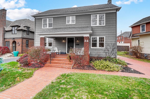 view of front of home featuring a front lawn