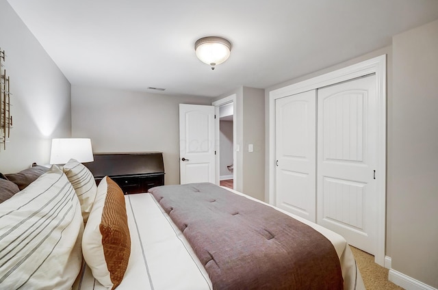 bedroom featuring carpet and a closet