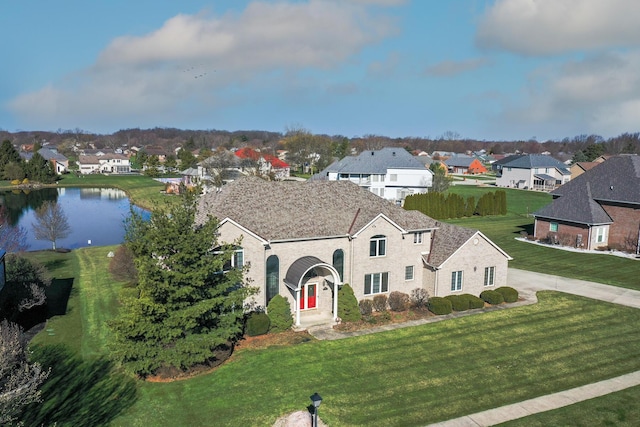 view of front facade featuring a water view and a front lawn