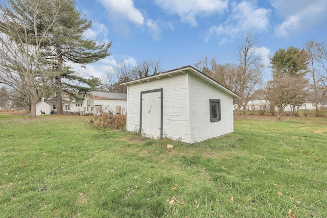 view of outdoor structure with a yard