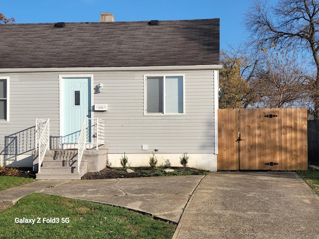 view of front of property