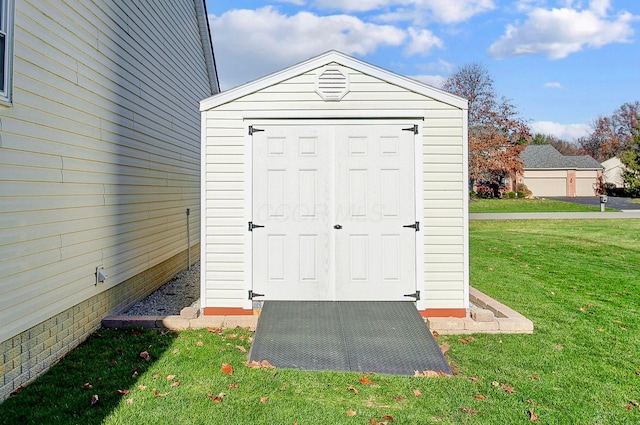 view of outdoor structure with a yard