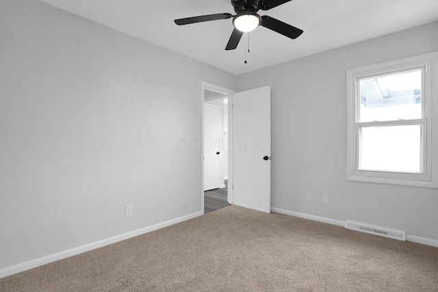 carpeted empty room featuring ceiling fan