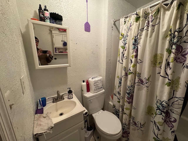 full bathroom with vanity, toilet, and shower / tub combo