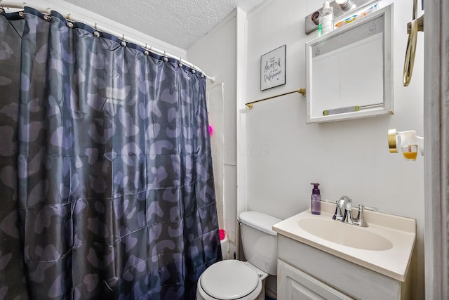 bathroom with vanity, a shower with shower curtain, a textured ceiling, and toilet