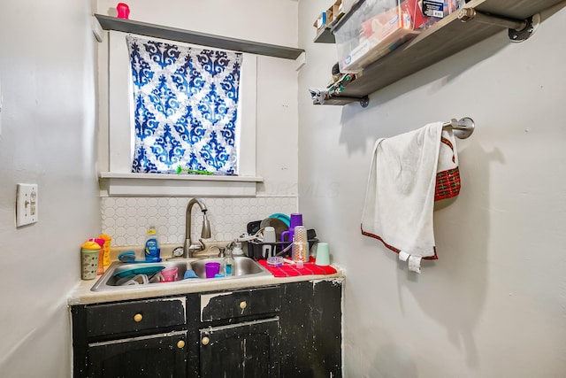 bathroom with vanity and decorative backsplash