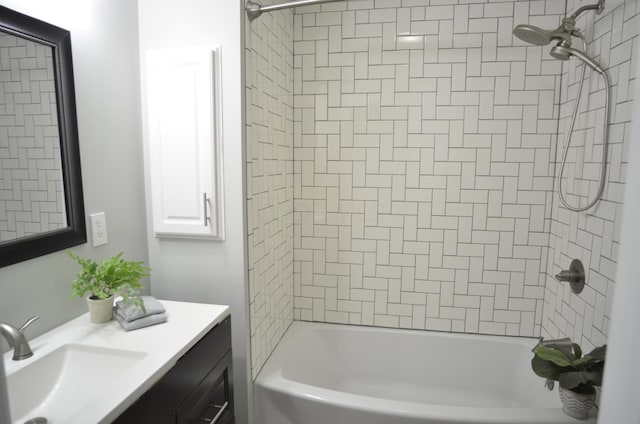 bathroom featuring vanity and tiled shower / bath