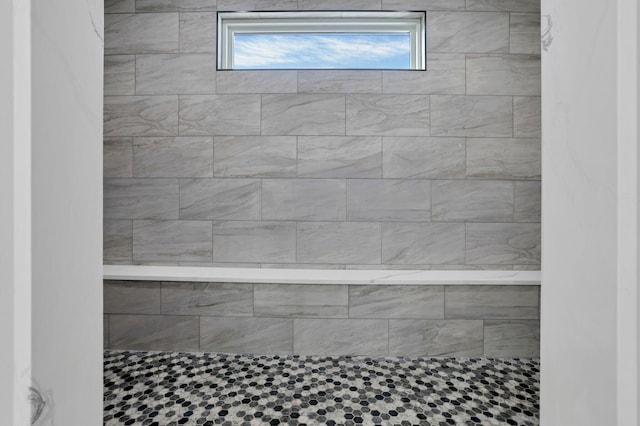 701 Colby Way, Newark, OH 43055 - full bathroom with a tile shower
