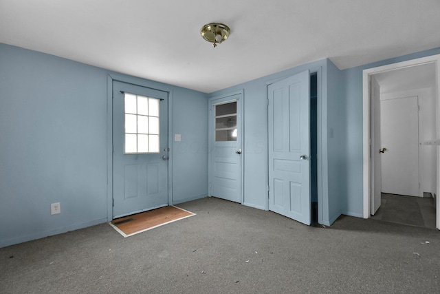 foyer entrance featuring carpet