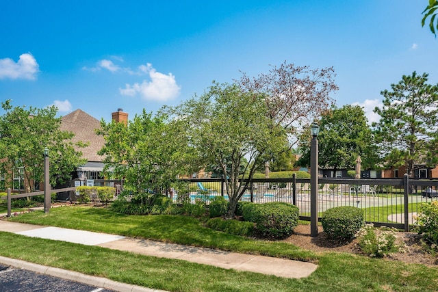 view of property's community featuring a yard