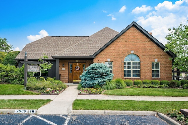 view of front of house with a front lawn