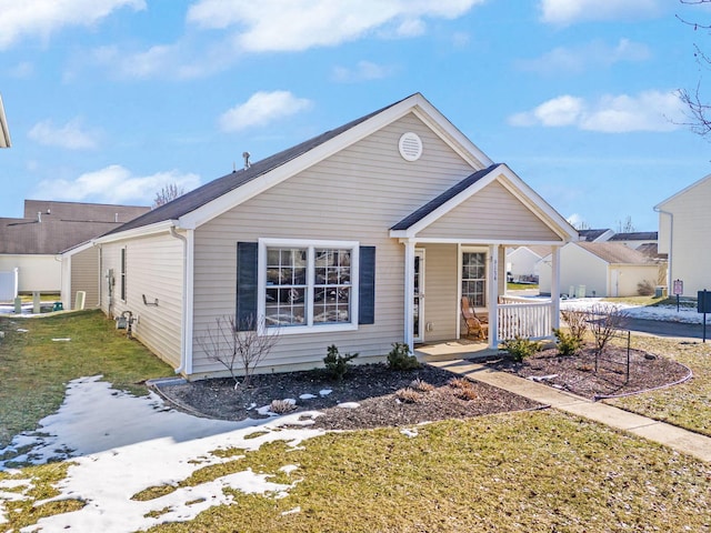 view of front of home featuring a front lawn and covered porch