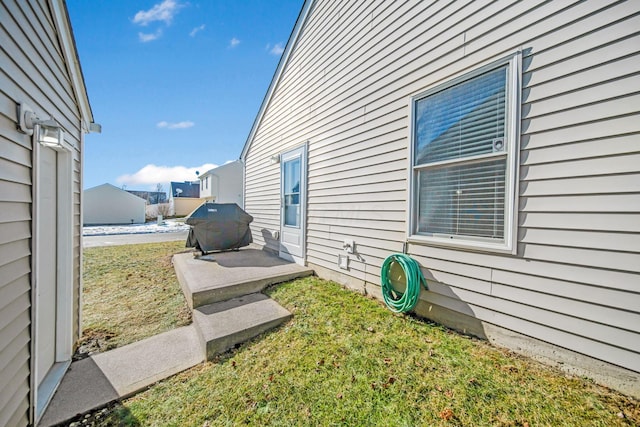 view of side of property featuring a yard