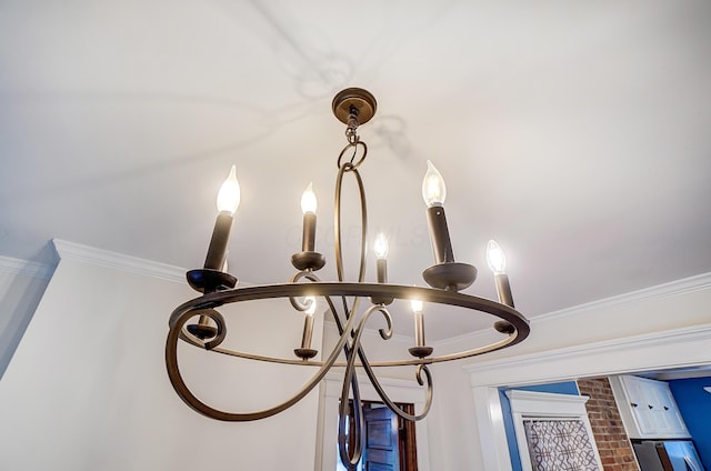 details featuring a chandelier and crown molding