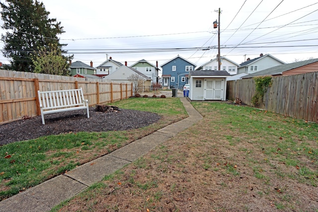 view of yard with a storage unit