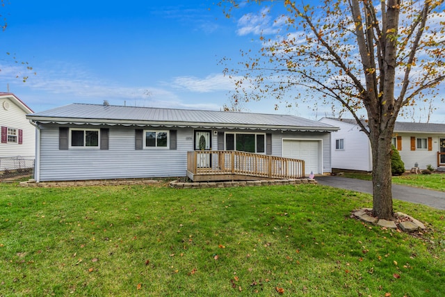 ranch-style home featuring a front lawn and a garage