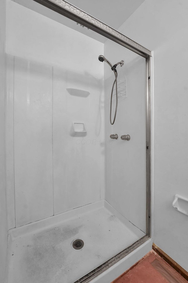 bathroom featuring a shower