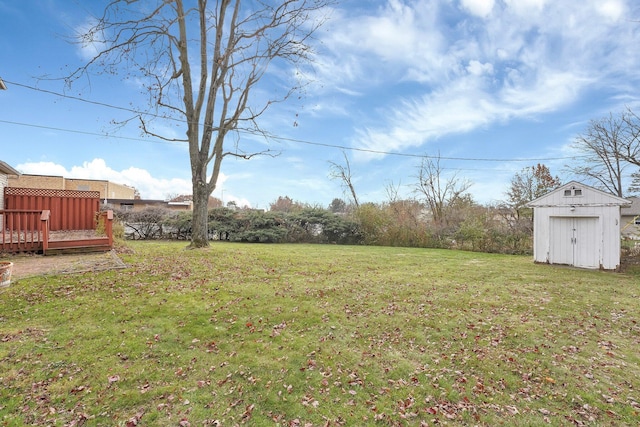 view of yard with a storage shed