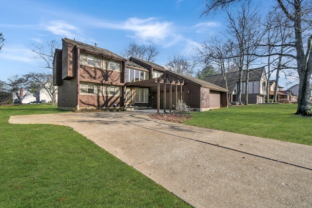 view of front facade with a front lawn