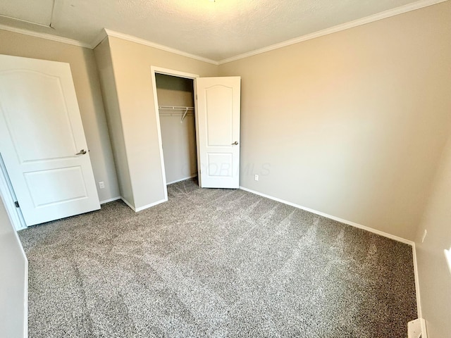 unfurnished bedroom with carpet flooring, a textured ceiling, a closet, and crown molding