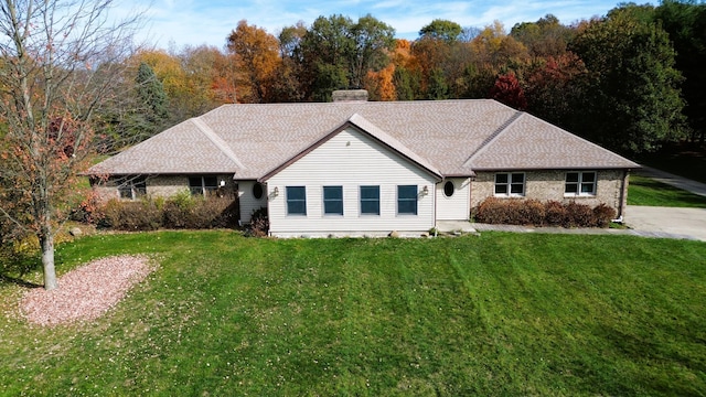 single story home with a front yard