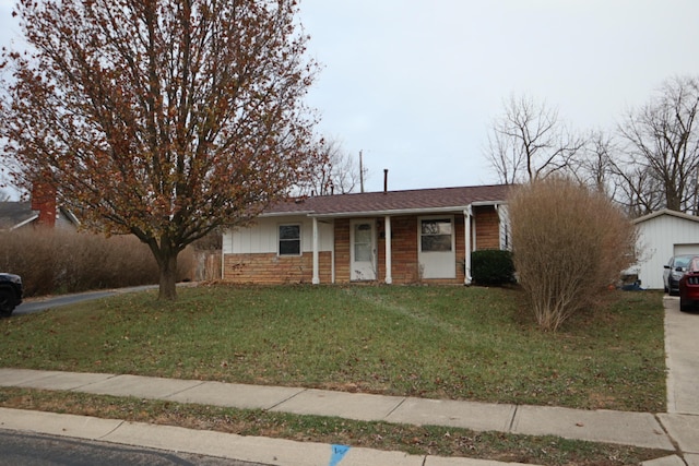 view of front of house with a front lawn