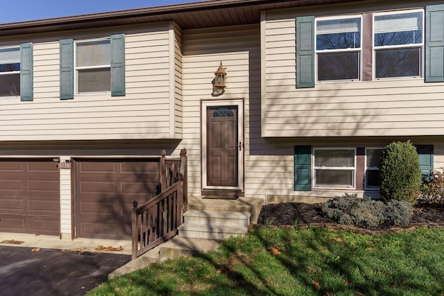 view of front of house with a garage