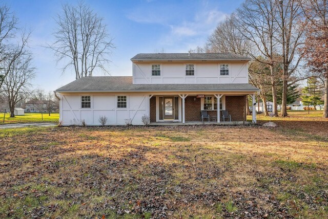 view of front of property featuring covered porch and a front yard