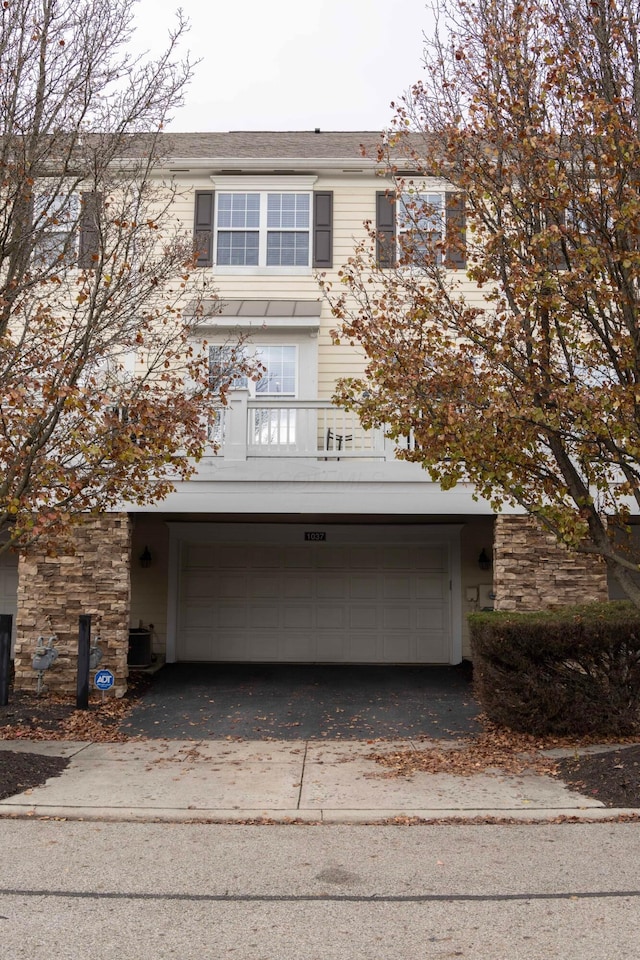 view of front of house featuring a garage