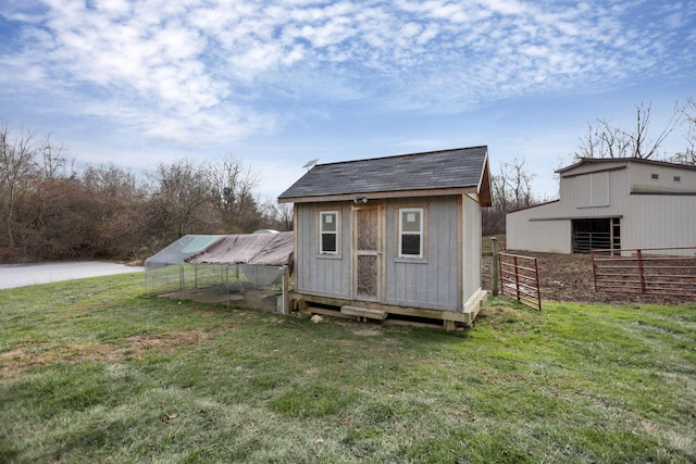 view of outdoor structure with a yard