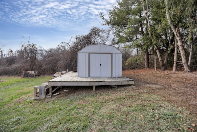 view of outdoor structure with a yard