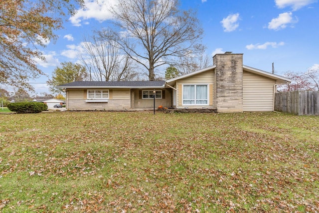 ranch-style house featuring a front yard