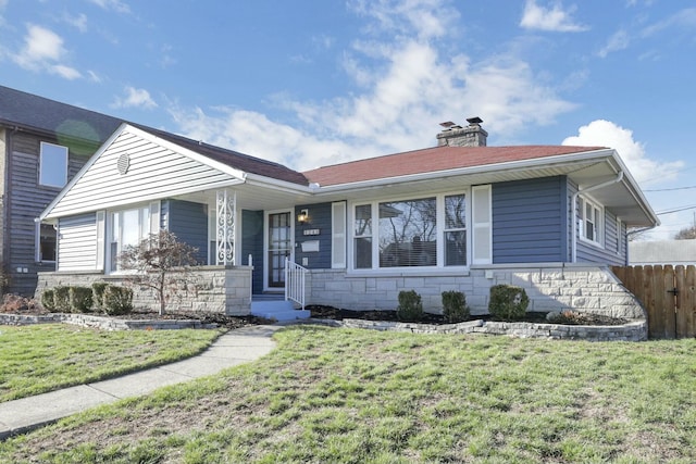 view of front facade featuring a front lawn