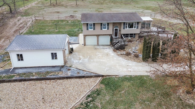 view of front facade with a garage