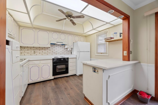 kitchen featuring kitchen peninsula, electric range oven, white cabinetry, white refrigerator, and ceiling fan