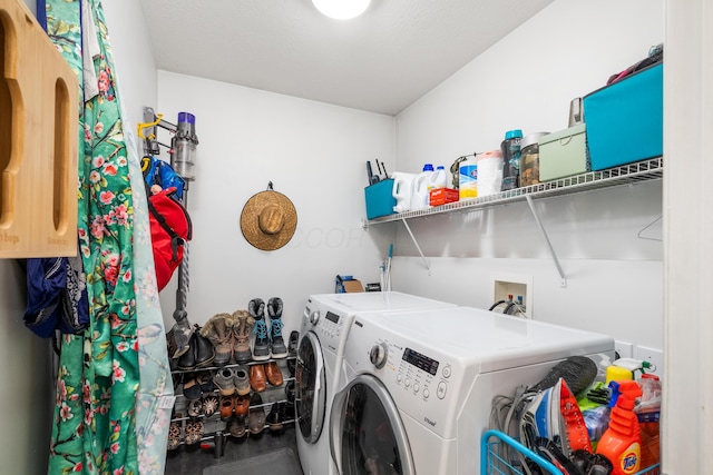 laundry room featuring washer and clothes dryer