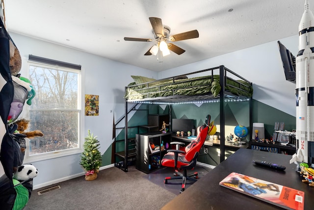 bedroom with a textured ceiling, carpet floors, and ceiling fan