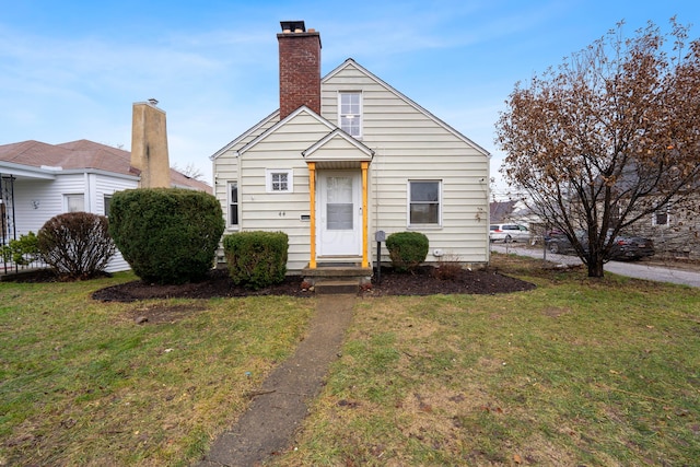 view of front facade with a front yard