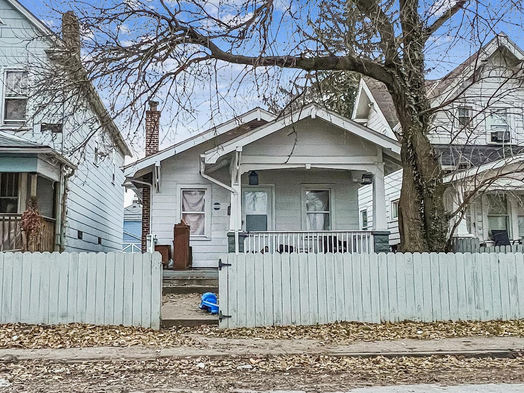 bungalow-style house featuring covered porch