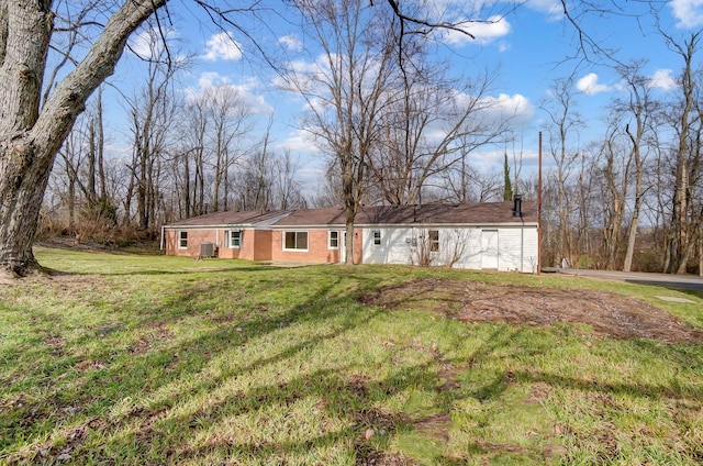 ranch-style home with a front yard