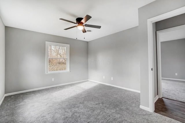 carpeted empty room featuring ceiling fan