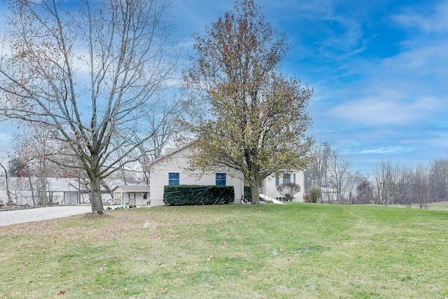 view of front of home with a front lawn