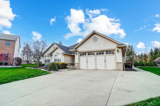 view of front of property featuring a front yard and a garage