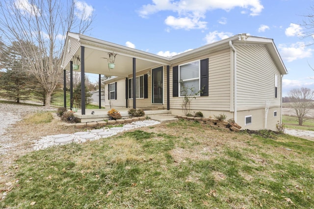 view of front of home featuring a front lawn and covered porch