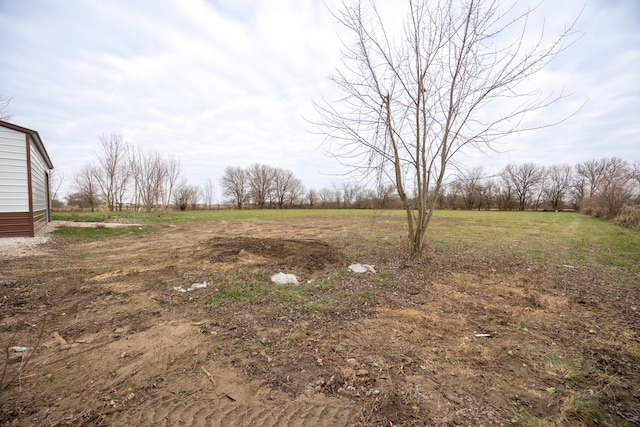 view of yard featuring a rural view