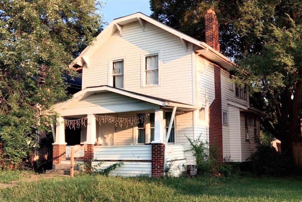 view of front facade with covered porch