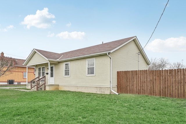 exterior space featuring a front yard